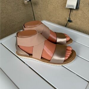 Sorel Elegant leather and elastic bands Sandals in Metallic Bronze size 6.5